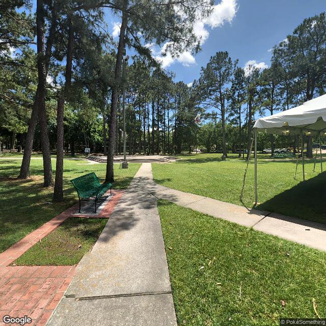 8 N Main St,Kingwood,TX,77339,US