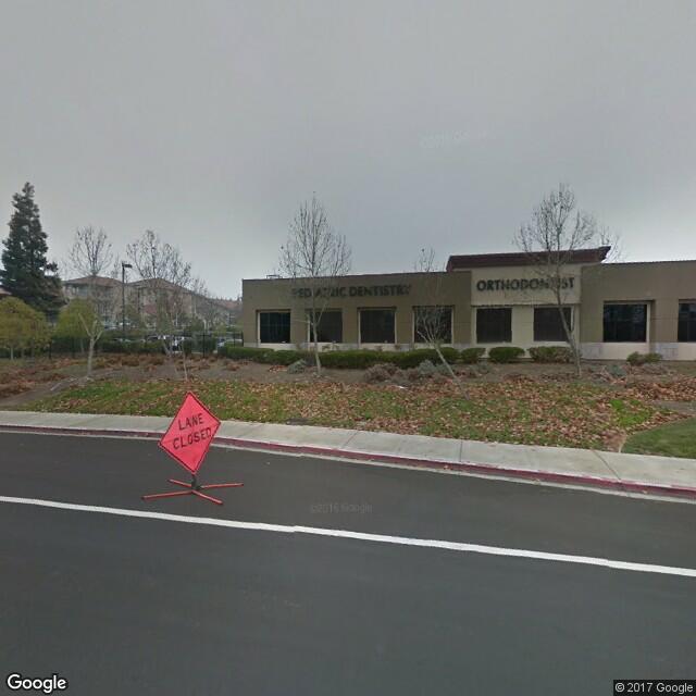 2390 Country Hills Dr
